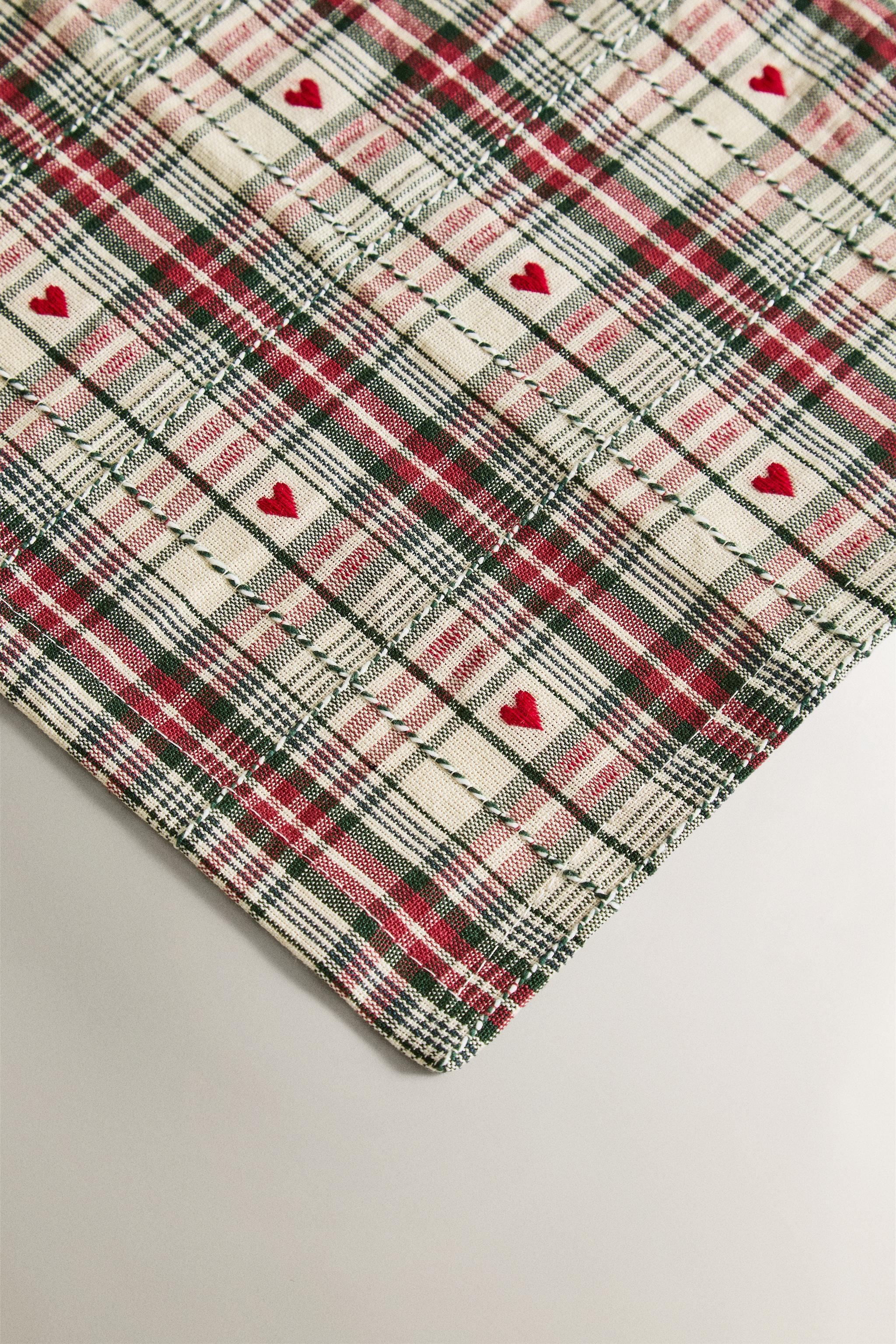 SET OF DYED THREAD CHRISTMAS HEART NAPKINS (SET OF 2)